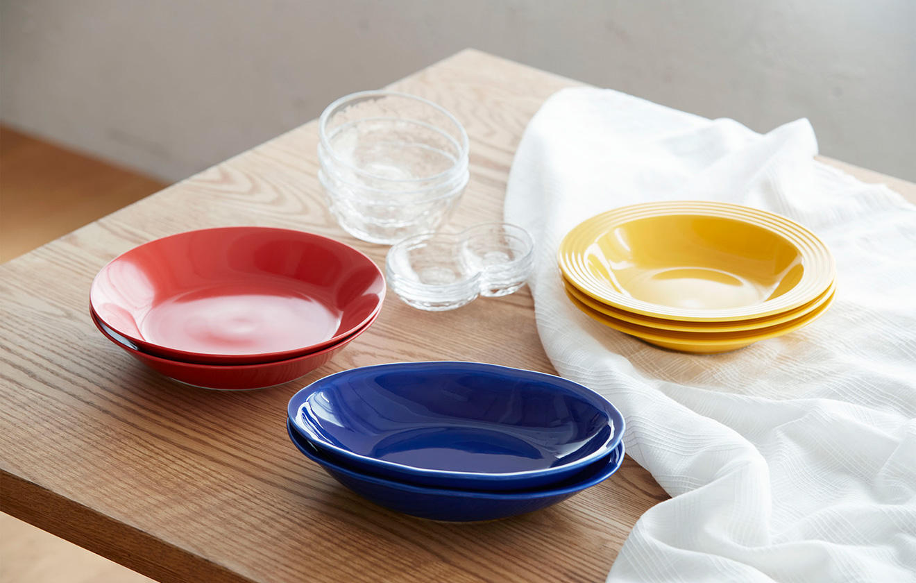 夏の食卓を華やかに彩る あいあいカレー皿 活用法 日々をたのしむ 金麦スタイル サントリー