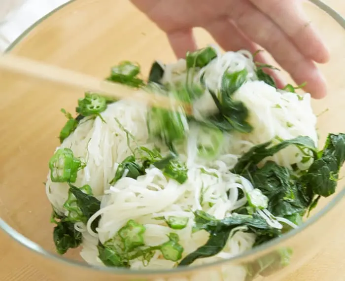 手順8　素麺と野菜を和える