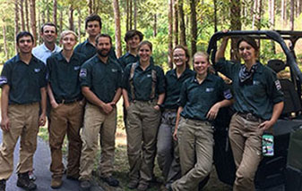 ペプシ・ボトリング・ベンチャーズが毎年支援するConservation Trust of North Carolina が開催するNorth Carolina Youth Conservation Corpsのサマープログラムの参加者