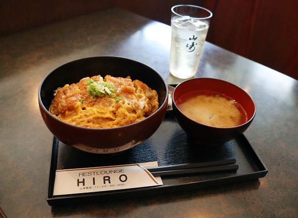 「かつ丼」とハイボールも一緒にいただけます