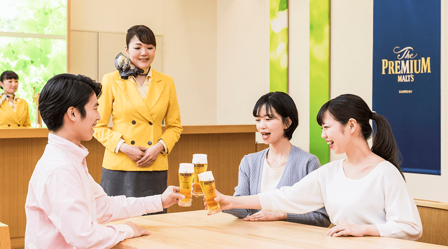 注ぎたてのプレモルで乾杯