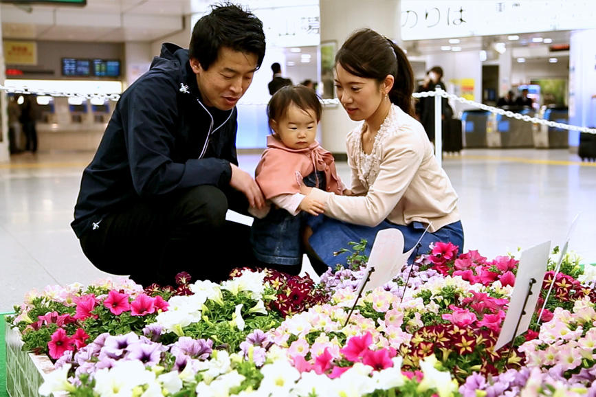 東京駅「駅ナカ花ミュージアム」実施しました。