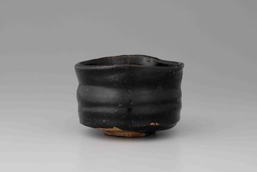 瀬戸黒茶碗 銘 礎石 コレクションデータベース サントリー美術館