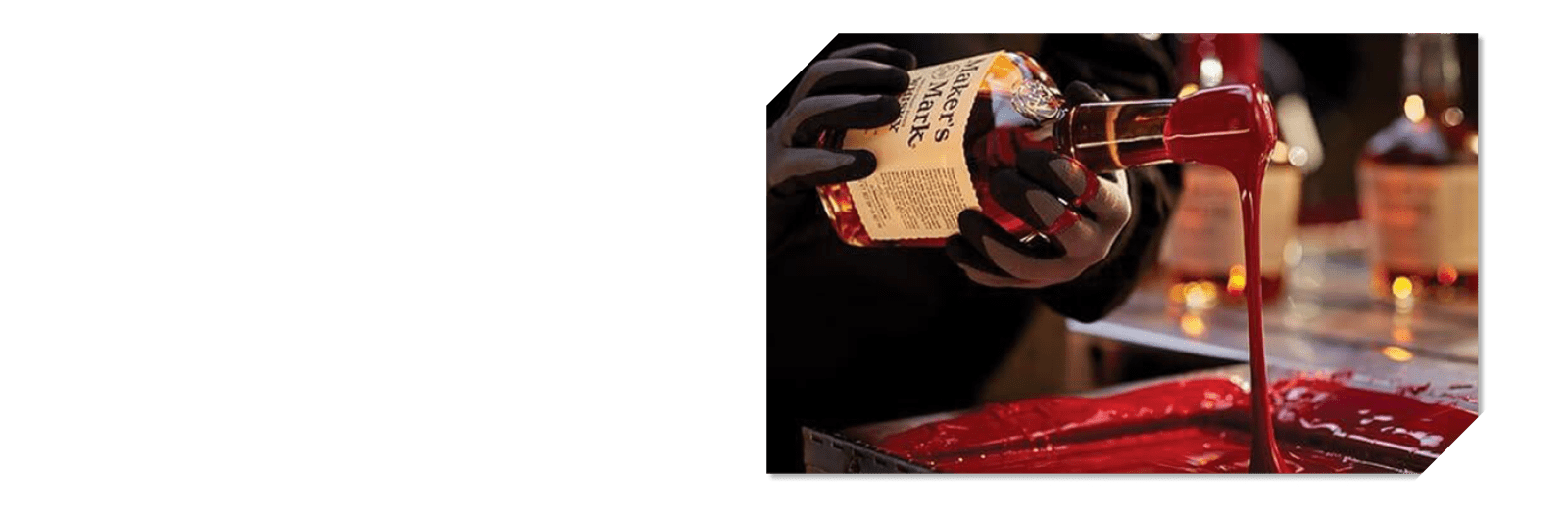 赤い封ろうは妻・マージーのアイデア メーカーズマークの象徴となっている赤い封ろうは実はマージーのアイデア。今も変わらず熟練の職人が、一本ずつ手作業で仕上げる赤い封ろうは、「こころを込めた贈り物」の証。世界に2つと同じものはありません。