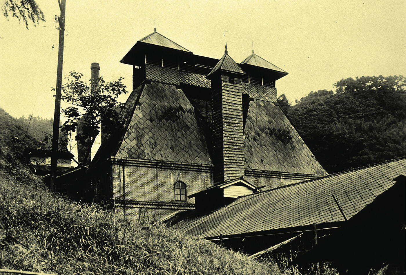 操業開始当時の山崎蒸溜所のキルン（乾燥塔）の画像