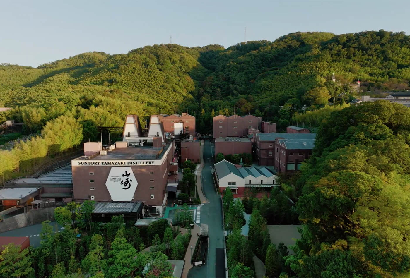 山崎蒸溜所の遠景