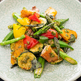 夏野菜のグリーンカレー炒め